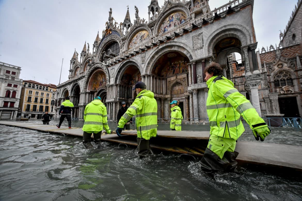 image of floods in venice