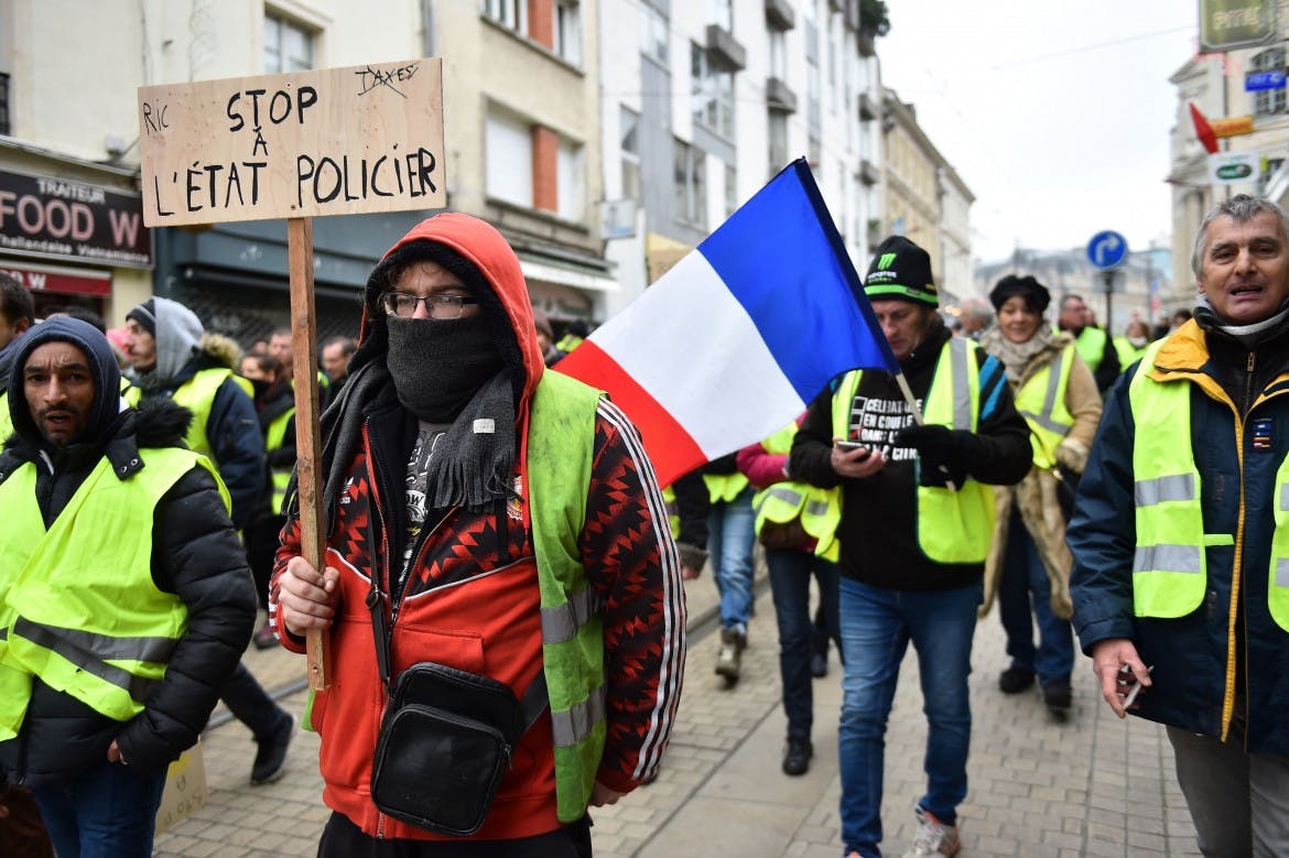 Yellow vests and yellow politicians: An Italian drama