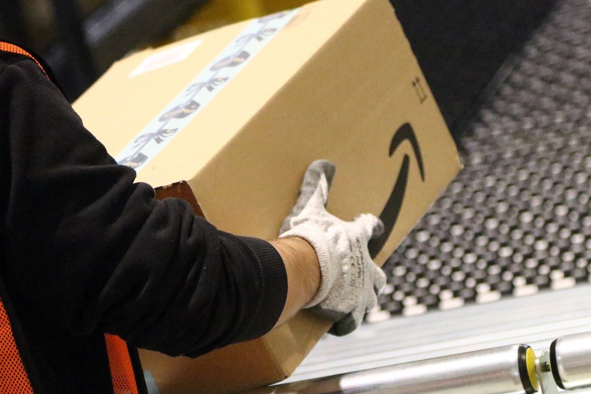 Amazon now has a license to deliver mail and compete with the Italian Post