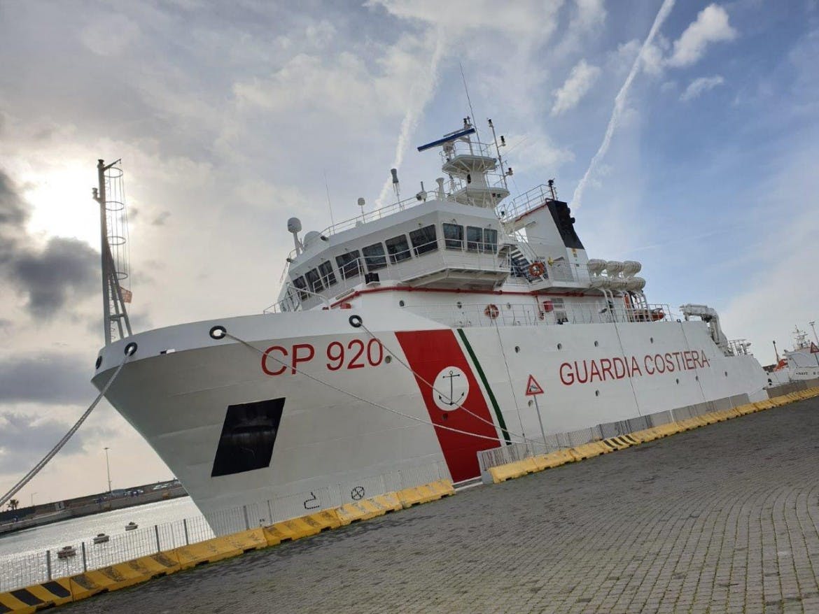 Salvini blocks Coast Guard from returning to port because migrants are on board