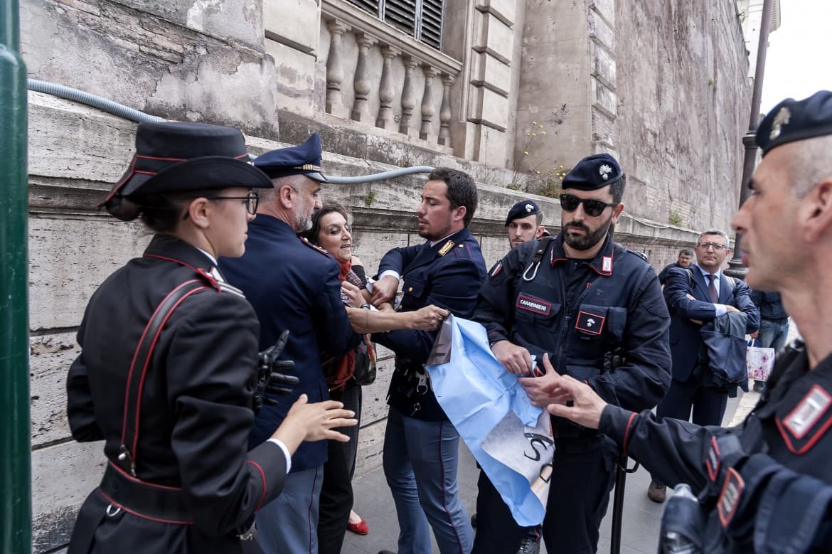 trump protest italy