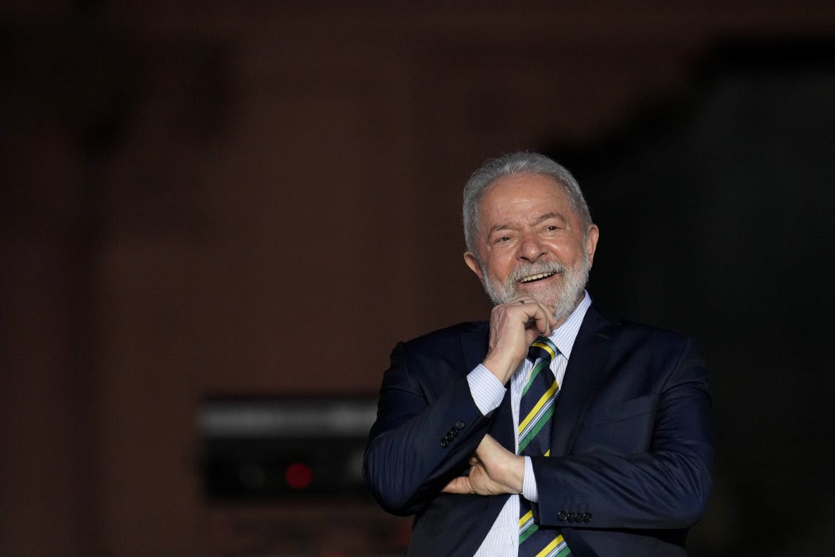 Entrevista com Lula: Reconstruir o Brasil