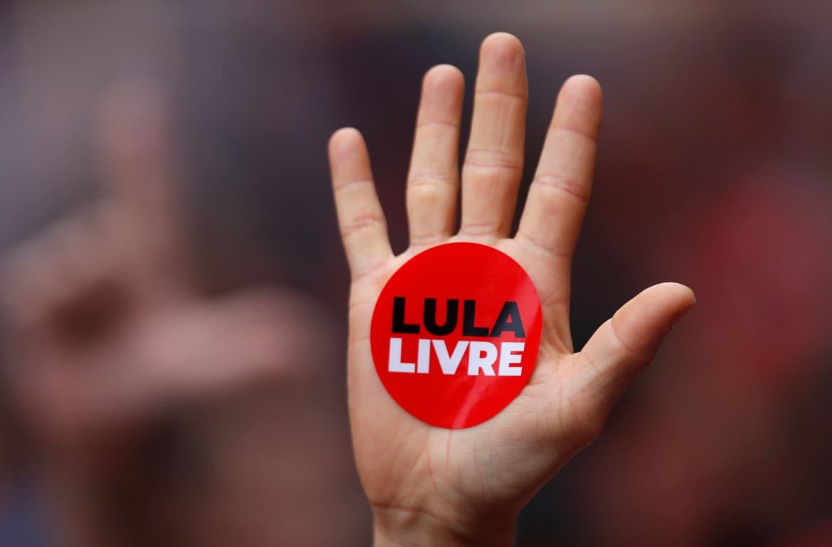 image of pro-lula protester