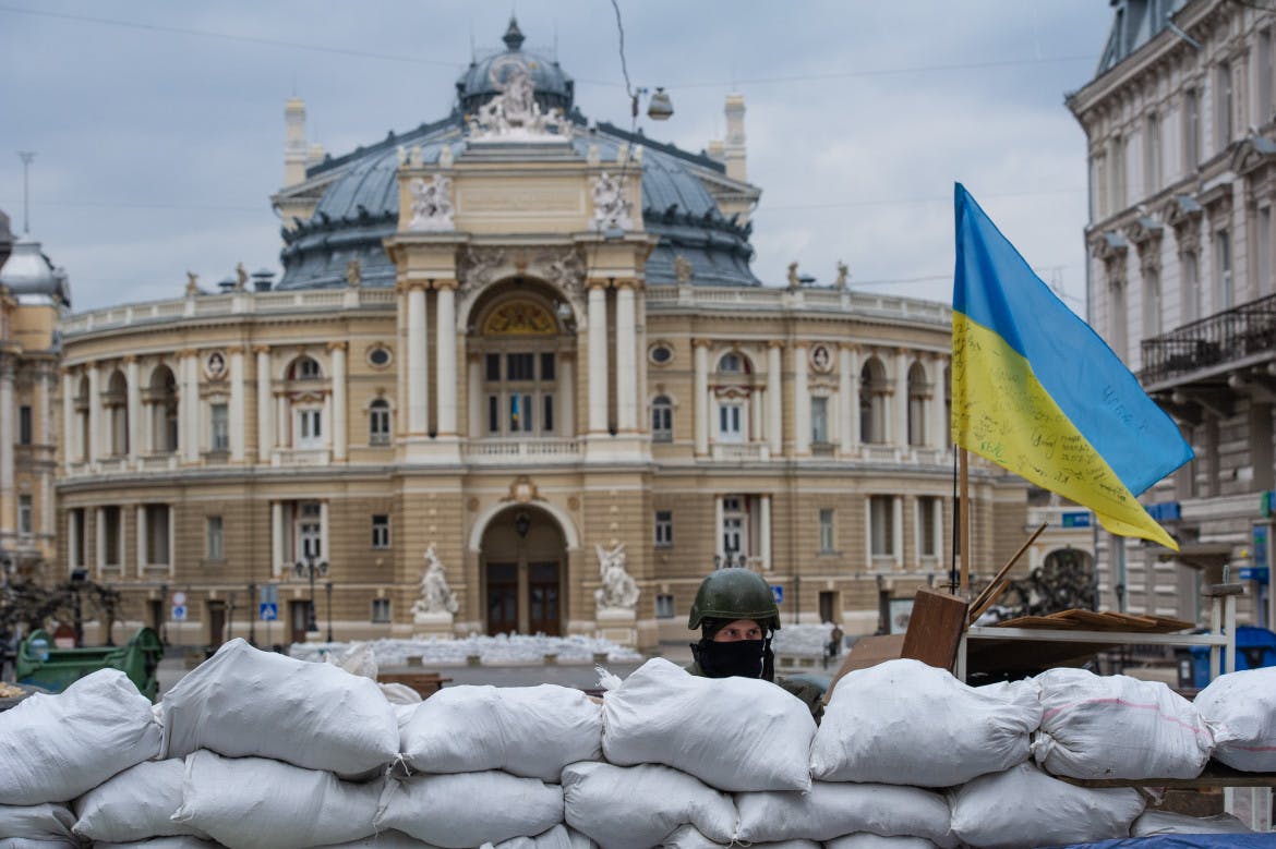 Awaiting Putin's battleships, Odessa becomes a fortress