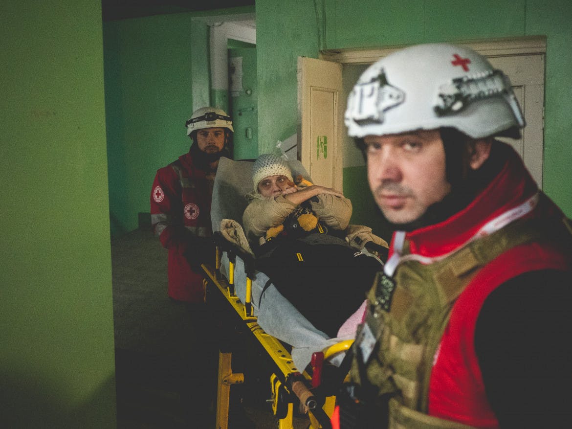 Ukrainian Red Cross evacuates hospitals in Kherson, a dangerous job