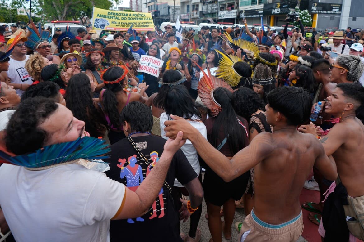 Brazilians march for the dream of a fossil-free future
