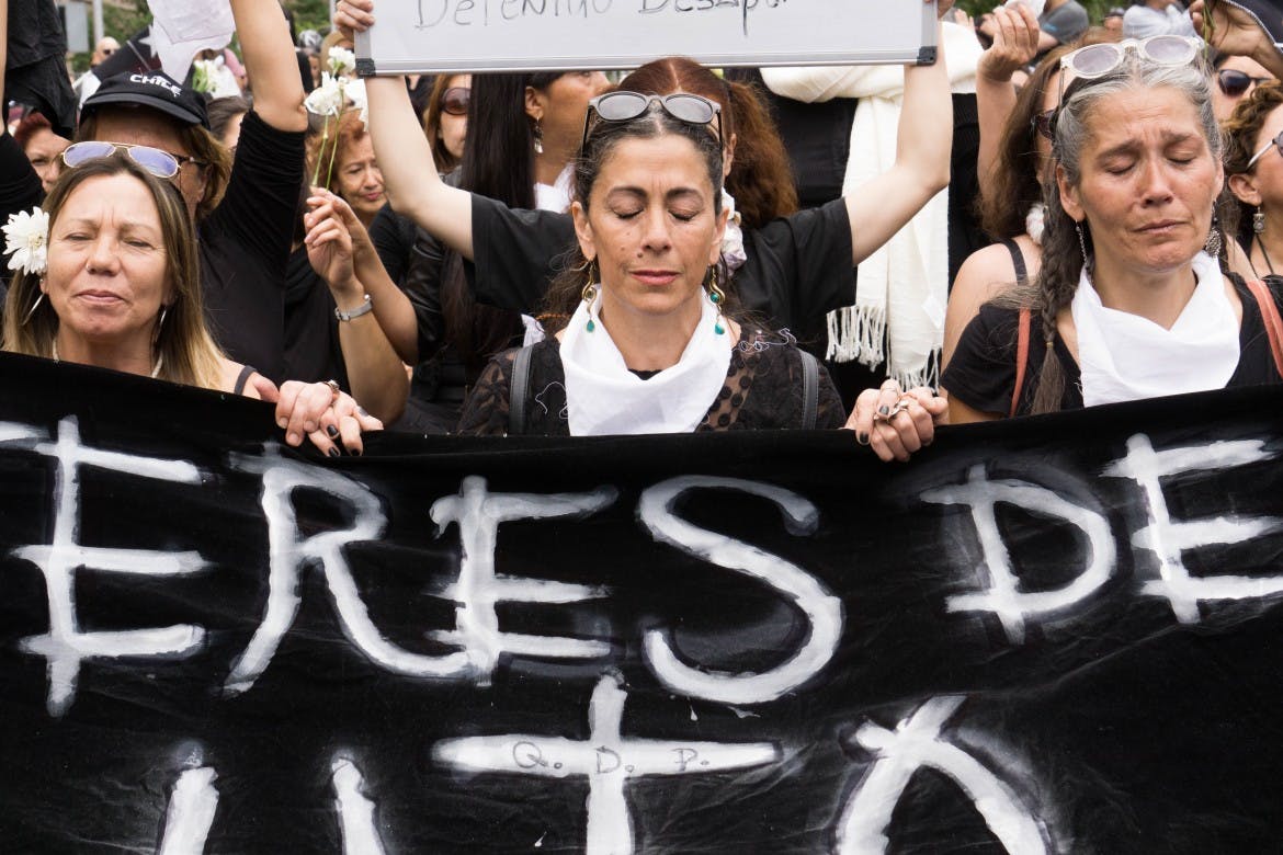 image of mujeres de luto protesters
