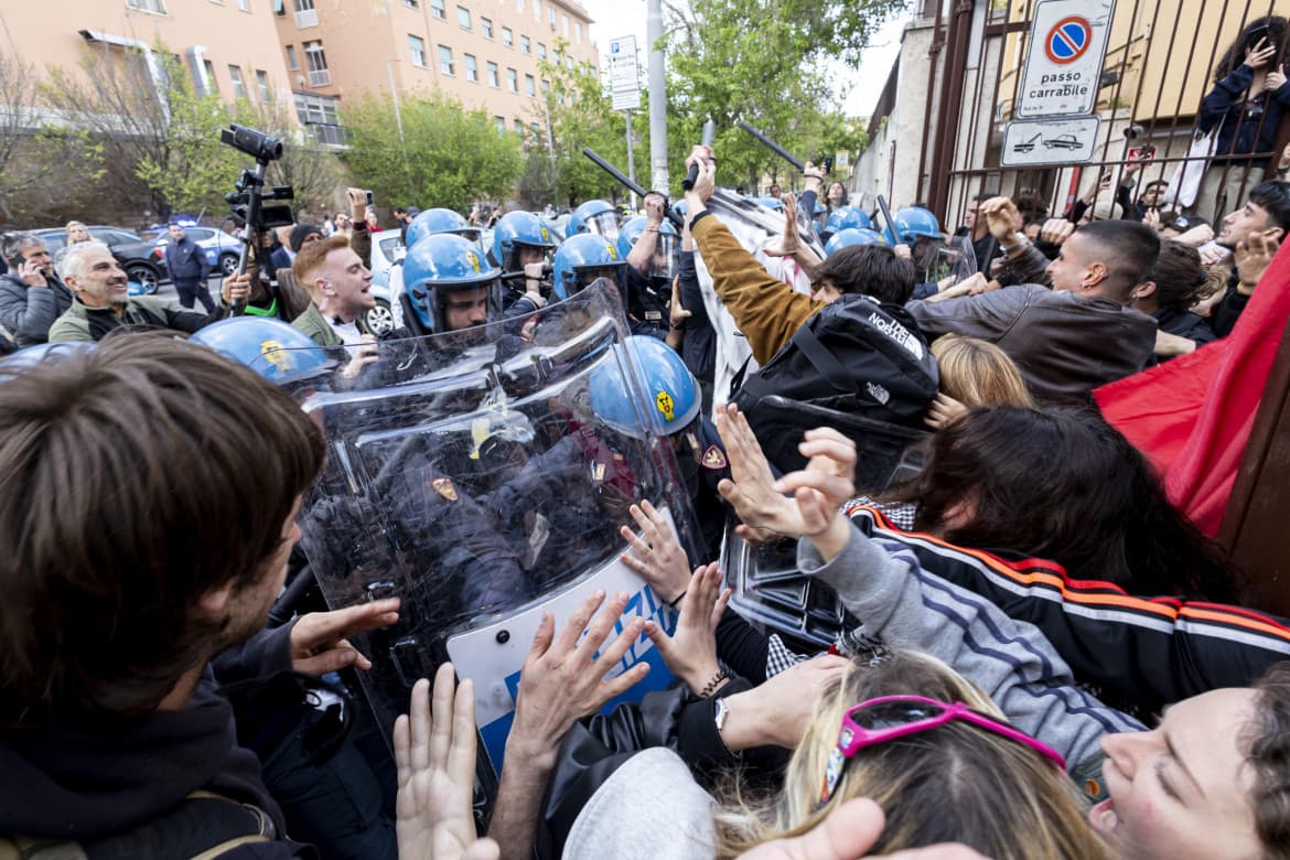 Students protesting science funding to Israel attacked by police