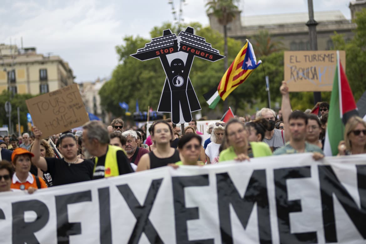 Spanish citizens revolt: ‘Less tourism, more life’