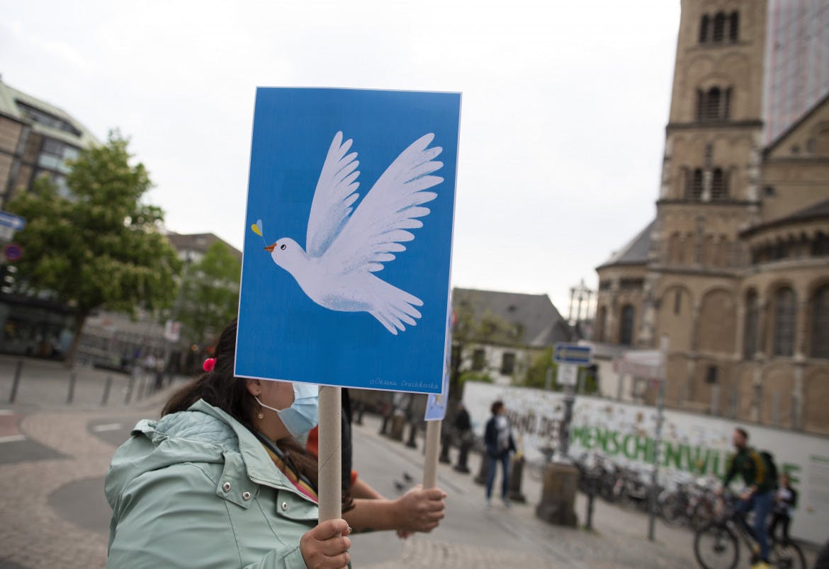 To stop the war, a new Helsinki conference for peace