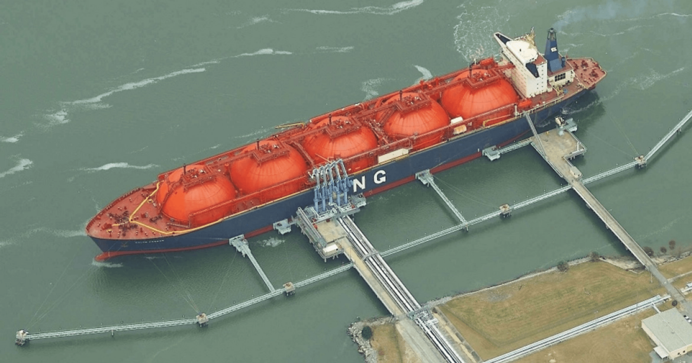 image of a gas tanker