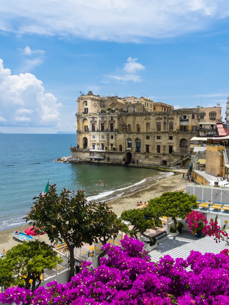 Naples restricts access to public beaches for securitarian reasons