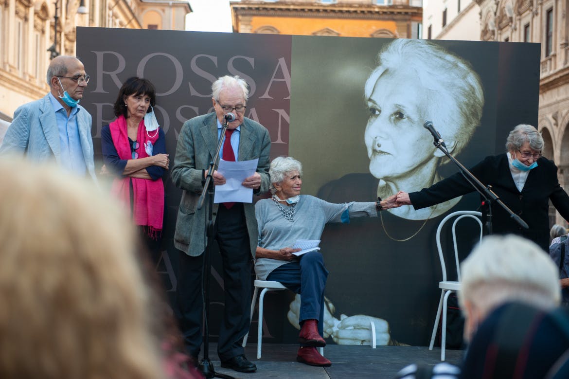 More than 70,000 people watched Rossana’s farewell, a tribute to a revolutionary
