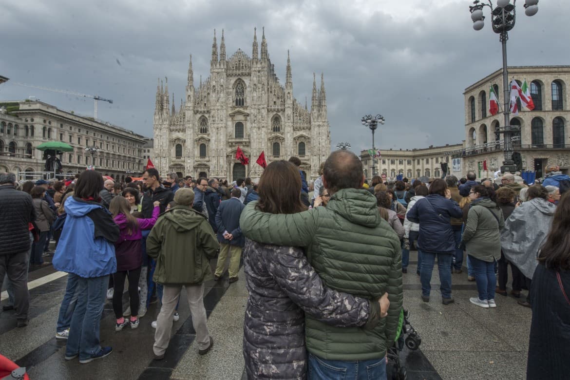 70,000 march against fascists on Liberation Day