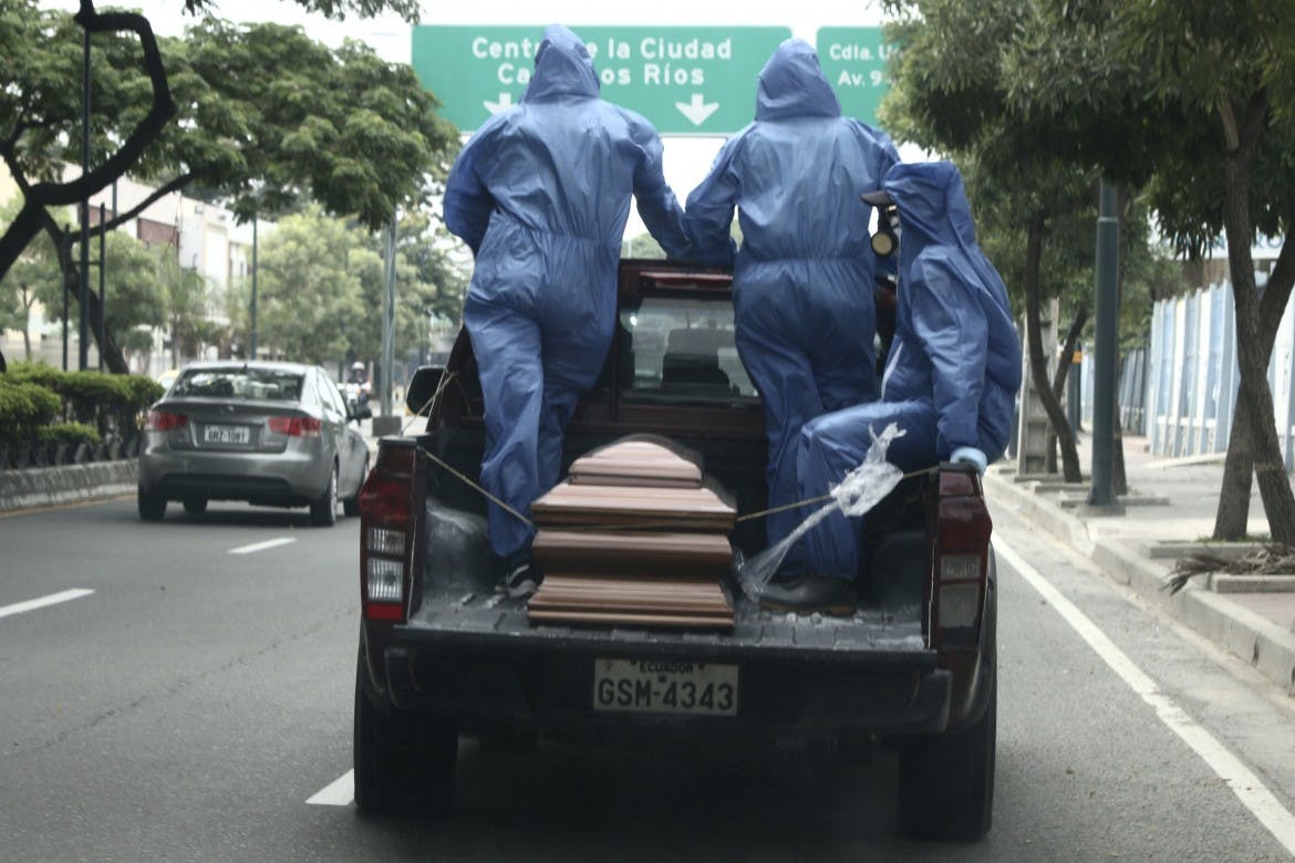 Moreno is hiding data, but in Guayaquil there are no more coffins