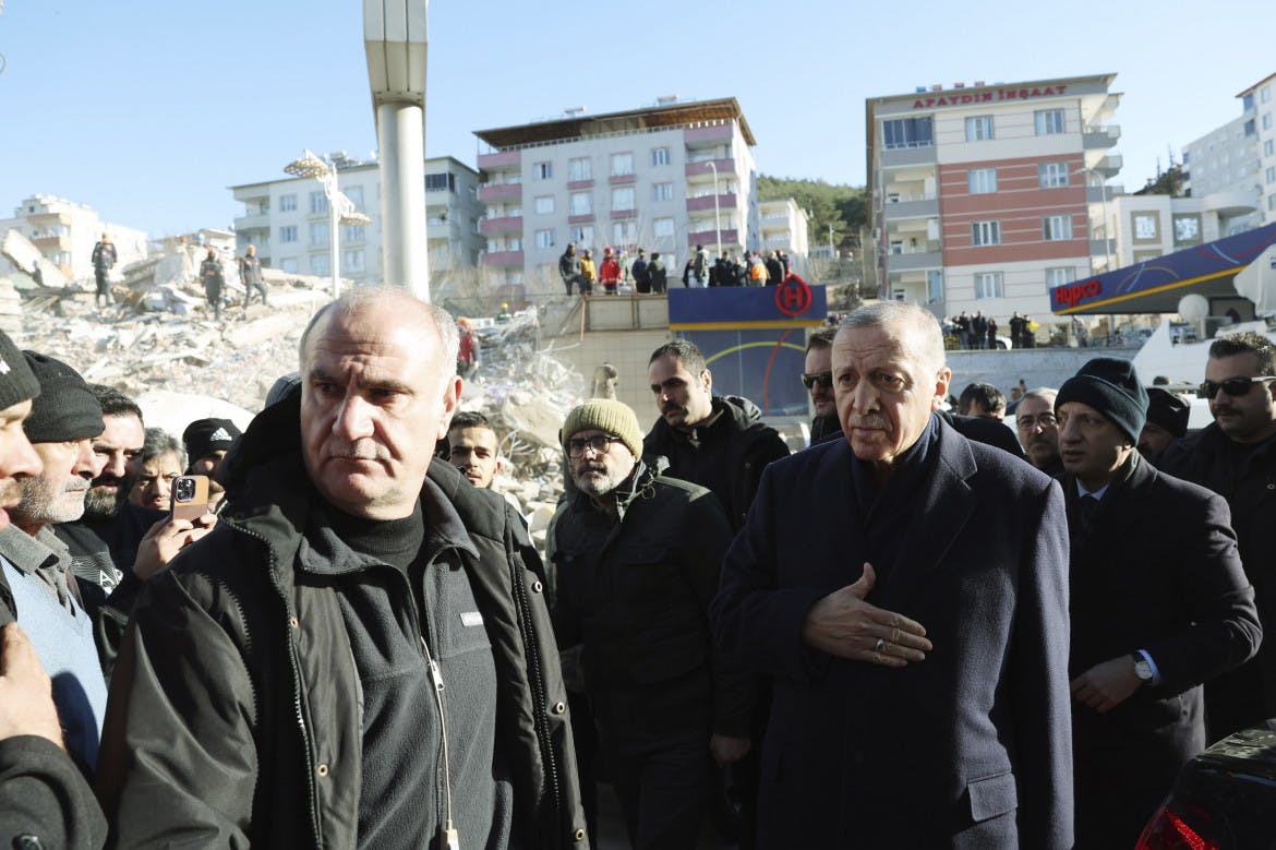 Erdogan silences journalists after earthquake as his support wanes