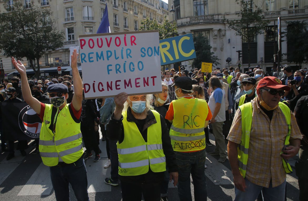 Yellow vests return to the streets, but in fewer numbers