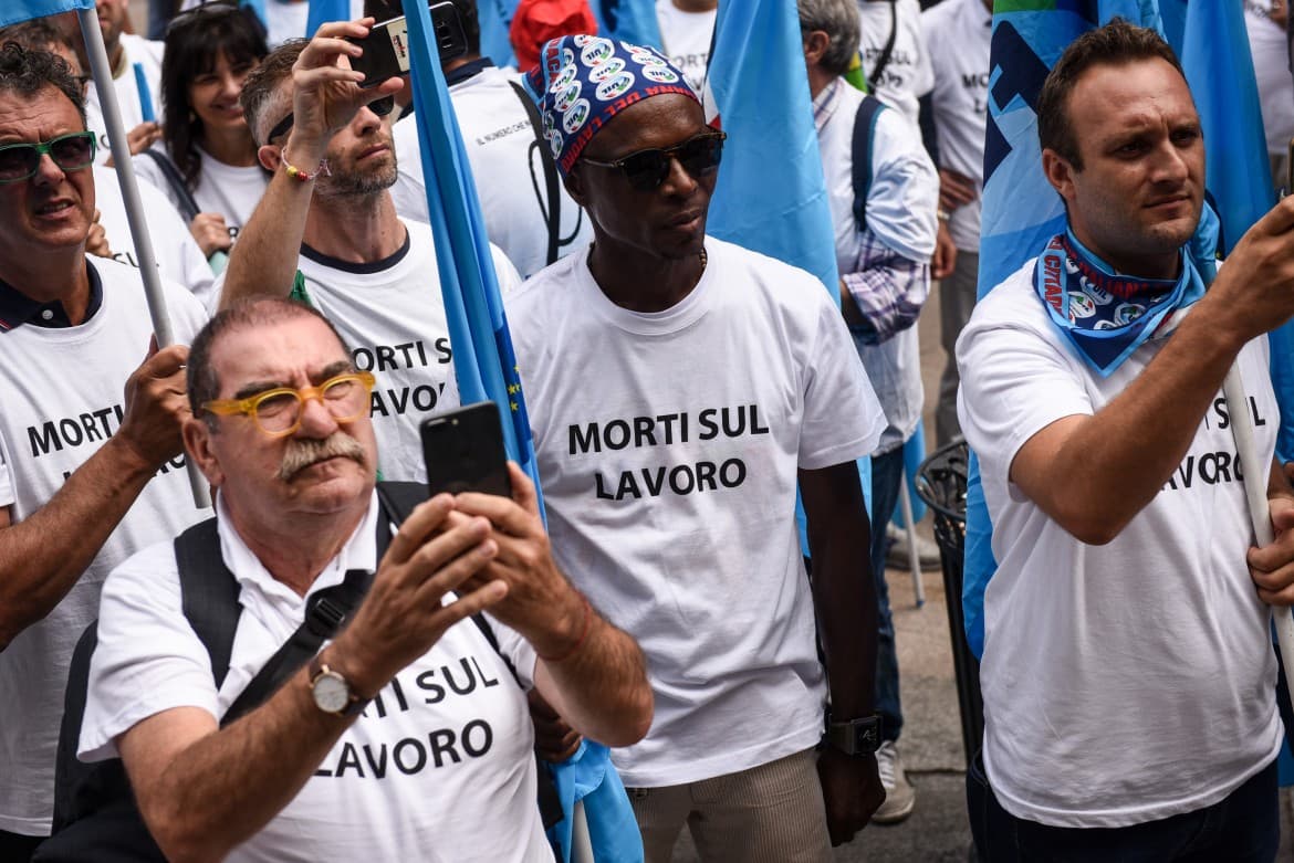 image of workplace deaths protesters