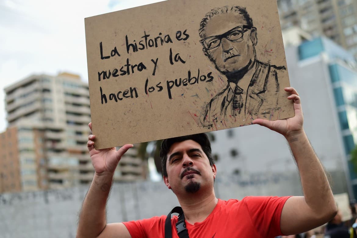 image of a chilean protester