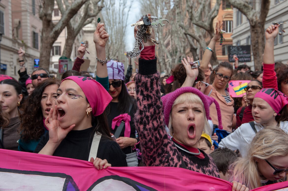 A feminist and pacifist wave marches in Rome