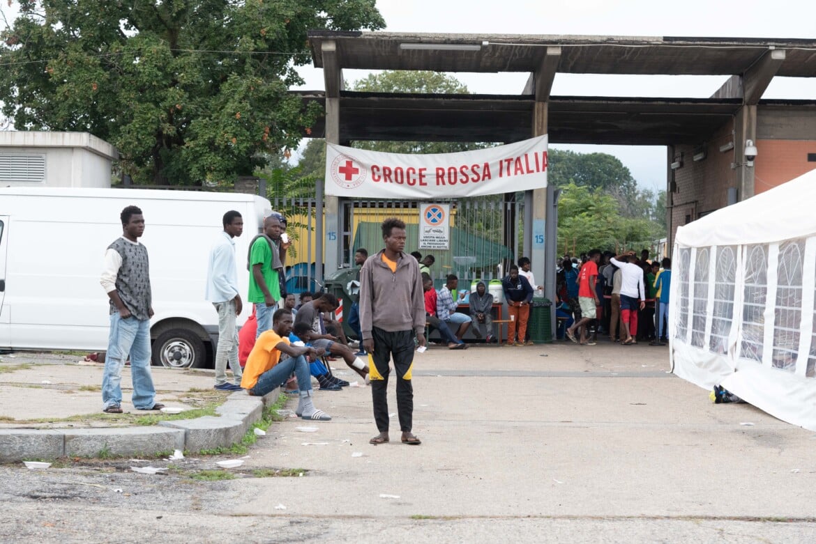 Italy declares border zones and prepares to reopen detention centers