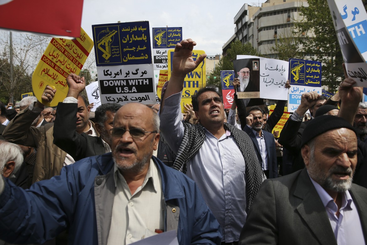 Trump tightens the rope on Iran, Tehran threatens oil blockade