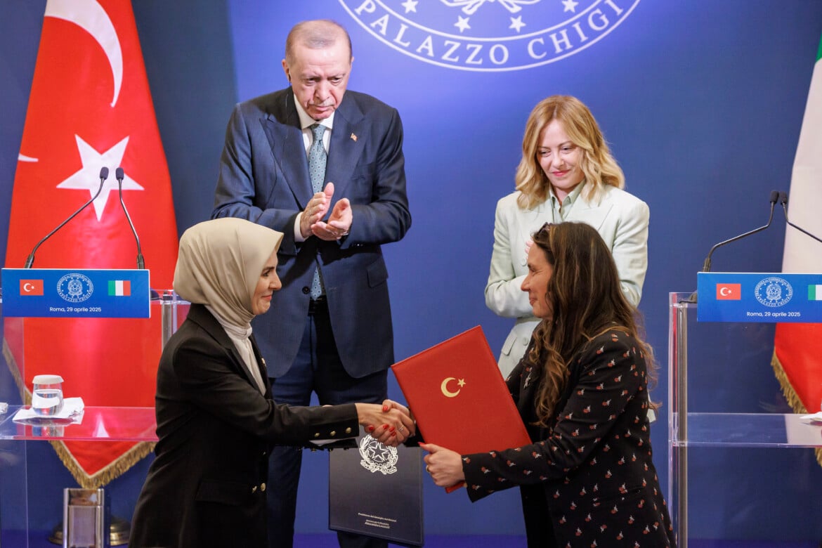Meloni welcomes Erdogan to discuss migrants, trade and drones