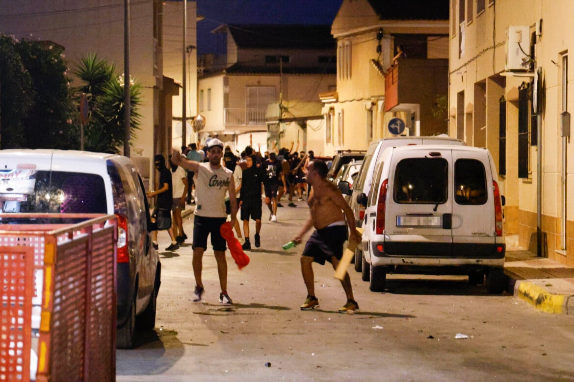 What’s behind the neofascist patrols attacking migrants in Spain