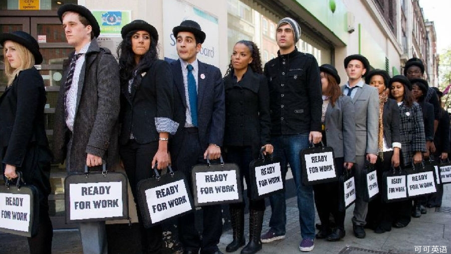 82% of Italians depend on friends and family for work