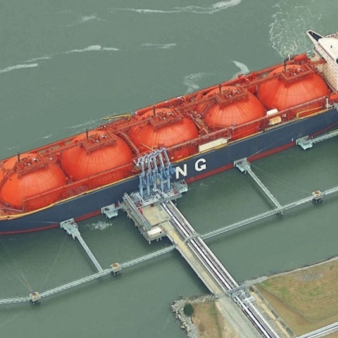 image of a gas tanker